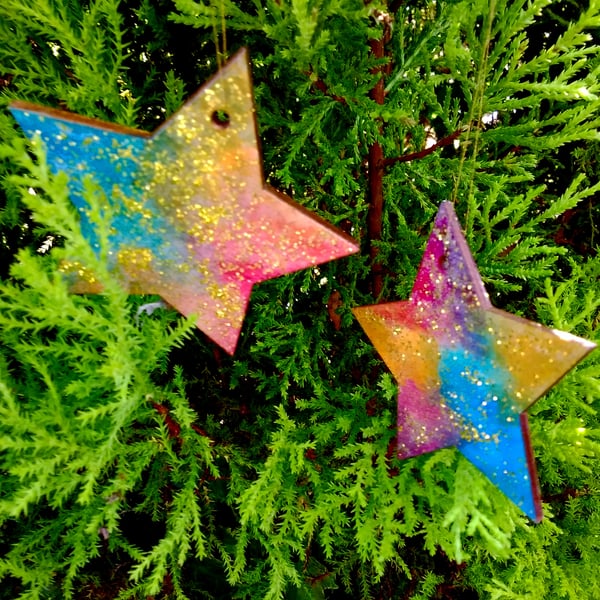 2 Handpainted wooden stars