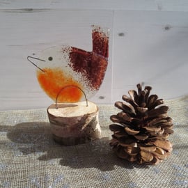 Robin on a Log - Glass Christmas Decoration - 'Up Tail' - Windowsill Sculpture