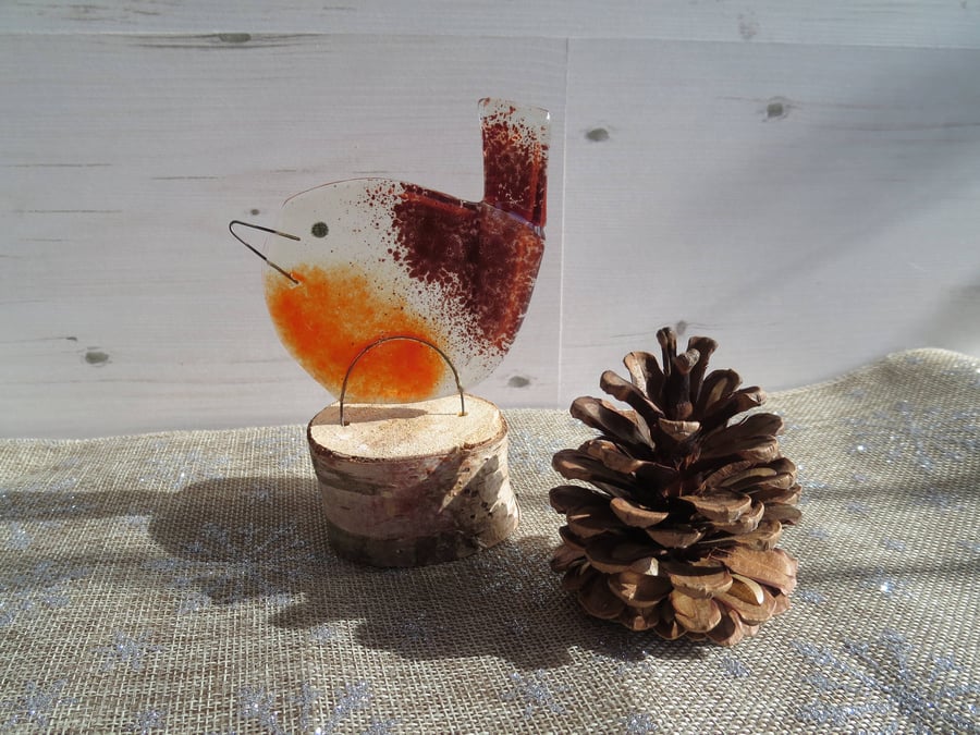 Robin on a Log - Glass Christmas Decoration - 'Up Tail' - Windowsill Sculpture