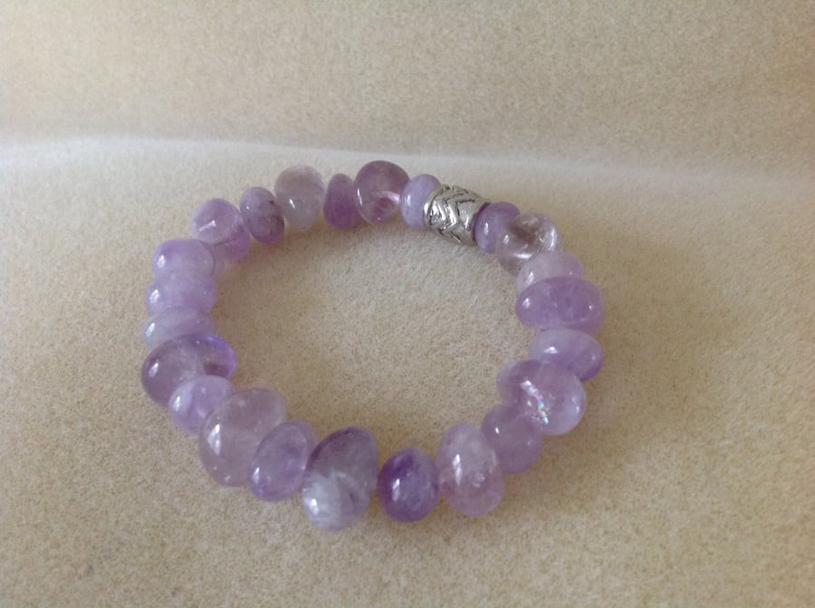 Light purple amethyst pebble bracelet.