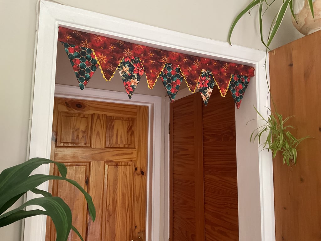 LUXURY CHRISTMAS BUNTING DOOR PELMET VALENCE CURTAIN BANNER 76 x 20cms no 2