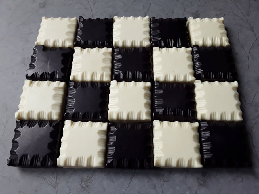 Vintage Casein 36L,22.4mm 7 8" 1930's