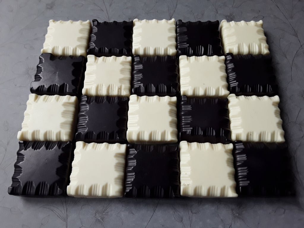 Vintage Casein 36L,22.4mm 7 8" 1930's