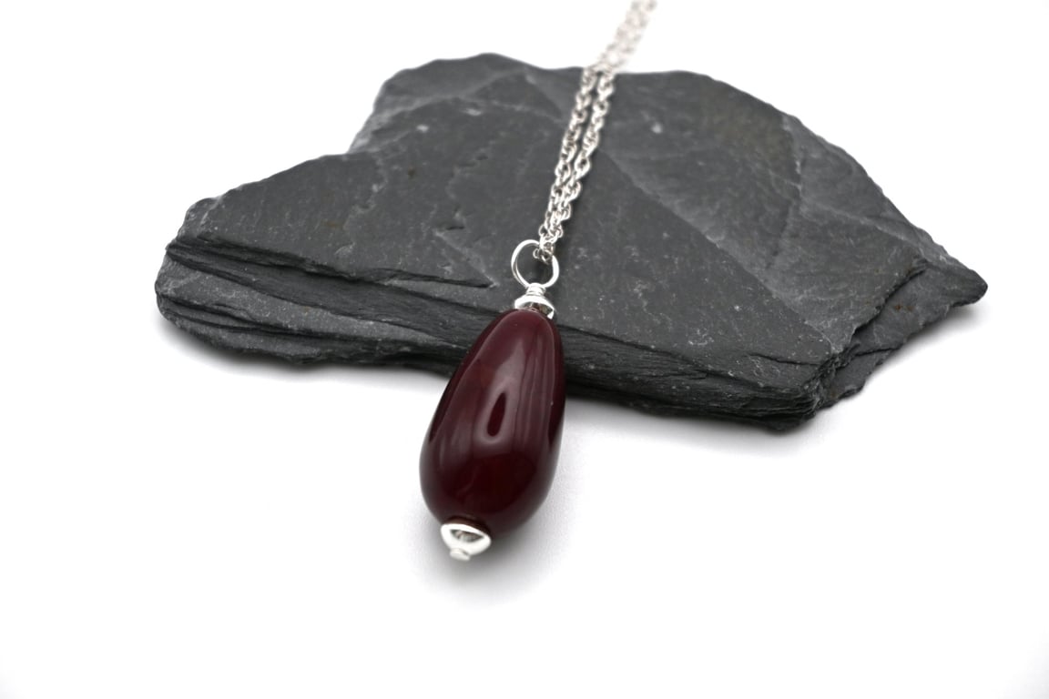 dark red lampwork glass teardrop pendant necklace