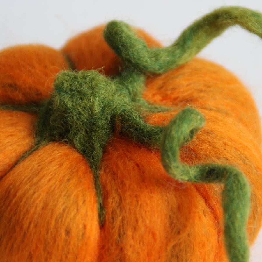 Small Needle Felted Pumpkin - seasonal table decoration WITH TWIZZLES!
