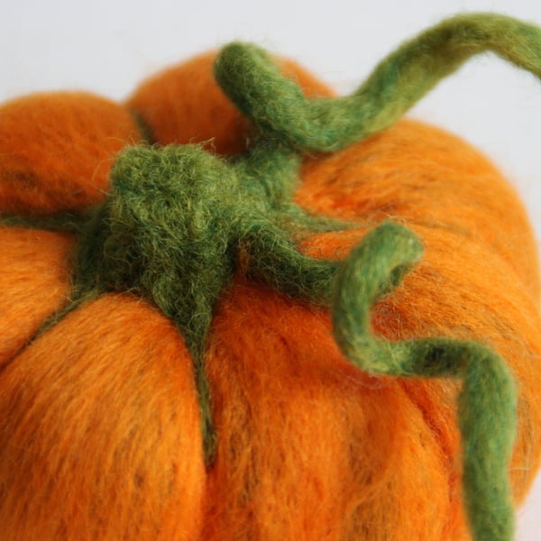 Small Needle Felted Pumpkin - seasonal table decoration WITH TWIZZLES!
