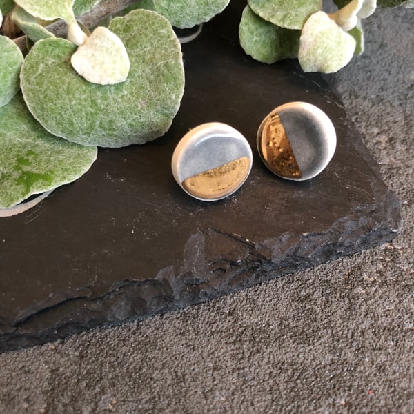 Ceramic button earrings - Goose grey