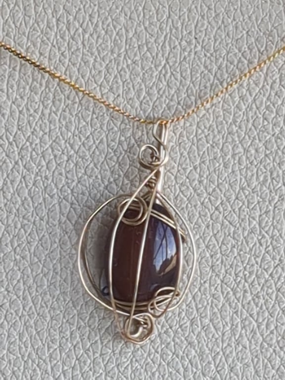 Caramel agate in 14ct gold filled wire pendant 