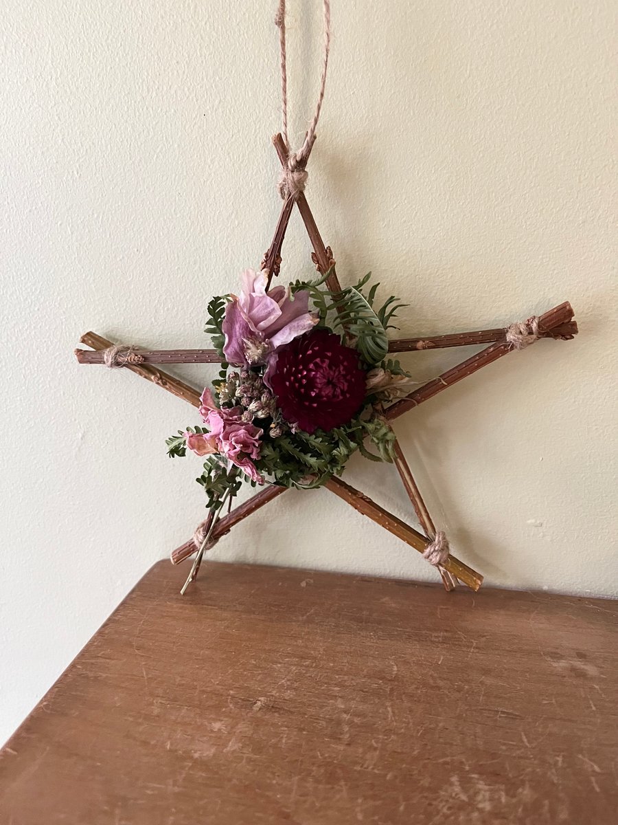 Dried Flower and Foliage Star. Handmade. 17x17cm
