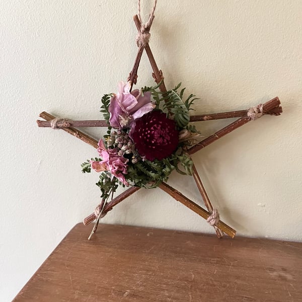 Dried Flower and Foliage Star. Handmade. 17x17cm