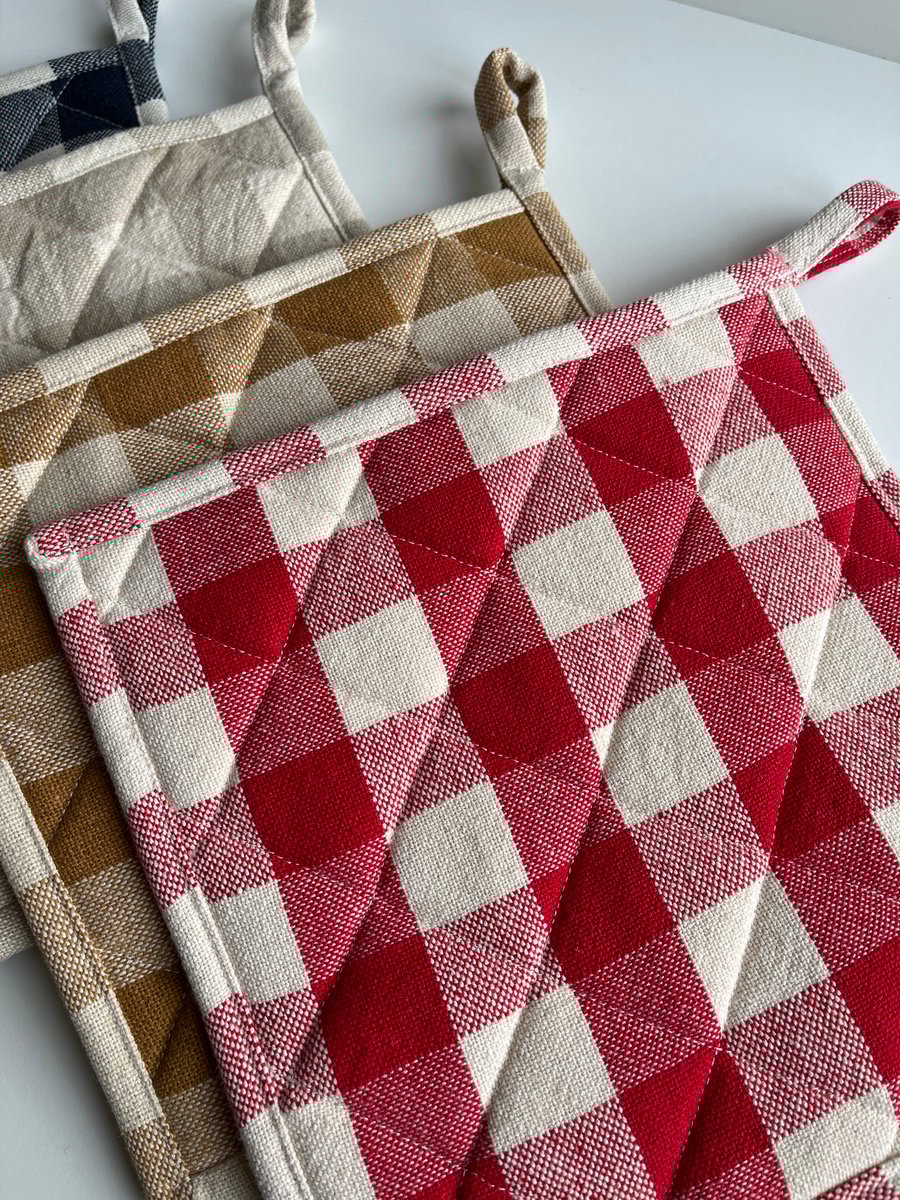 Handmade Quilted Cotton Pot Holder - Heat Resistant Gingham Potholder