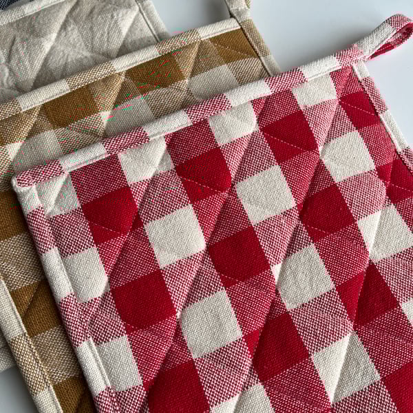 Handmade Quilted Cotton Pot Holder - Heat Resistant Gingham Potholder