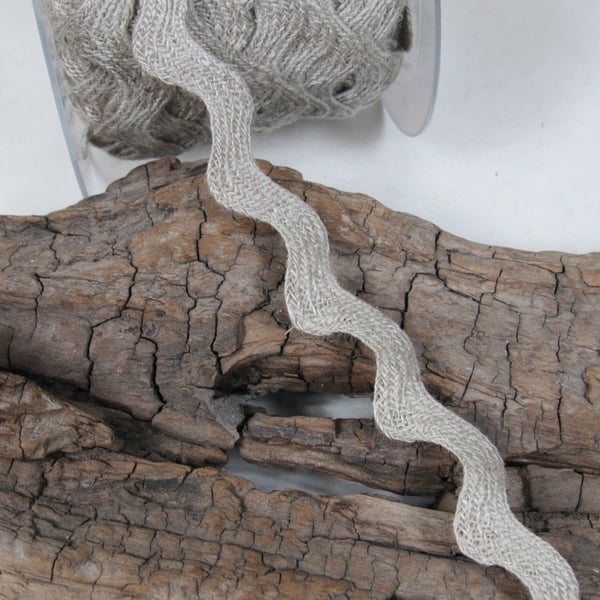 1 metre 15mm wide Natural Linen RicRac Trim