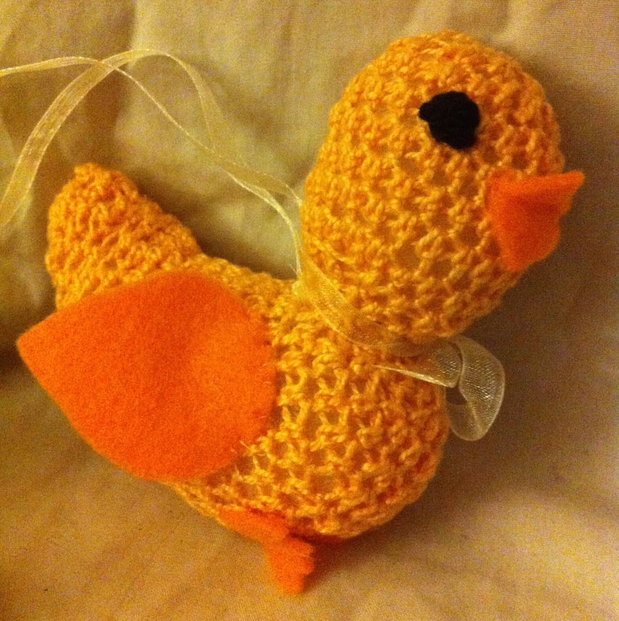 Pretty little crocheted chicken 