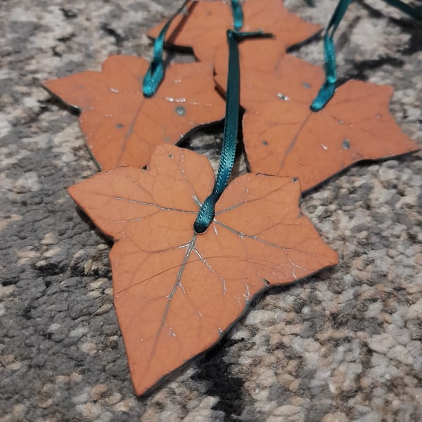 Green and terracotta ceramic ivy hanging decoration 