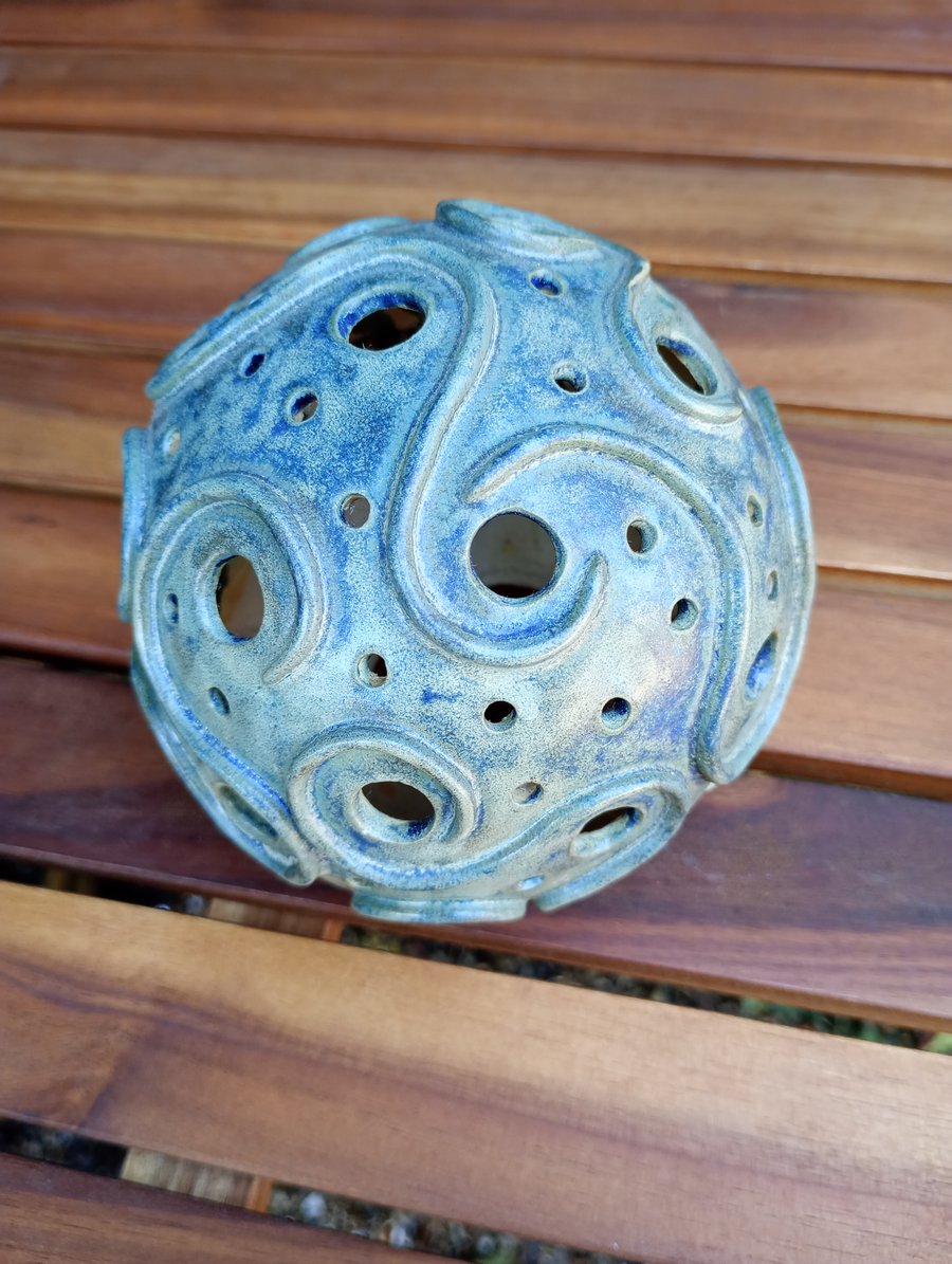 Sphere tea light lantern 