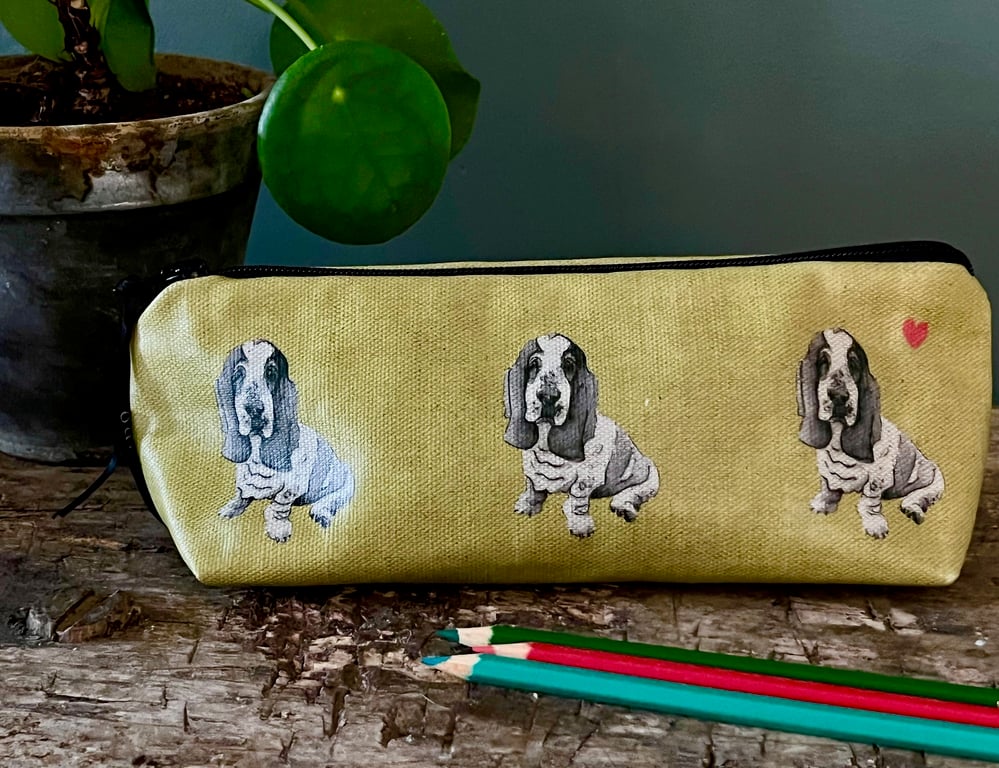 Basset Hound waterproof pouch