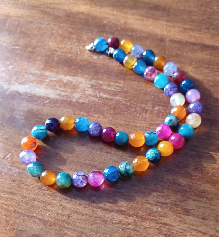 Agate bead necklace