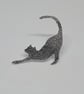 Bowing cat brooch or tie pin - Image 1