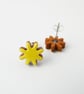 Starburst stud earrings, yellow. - Image 3