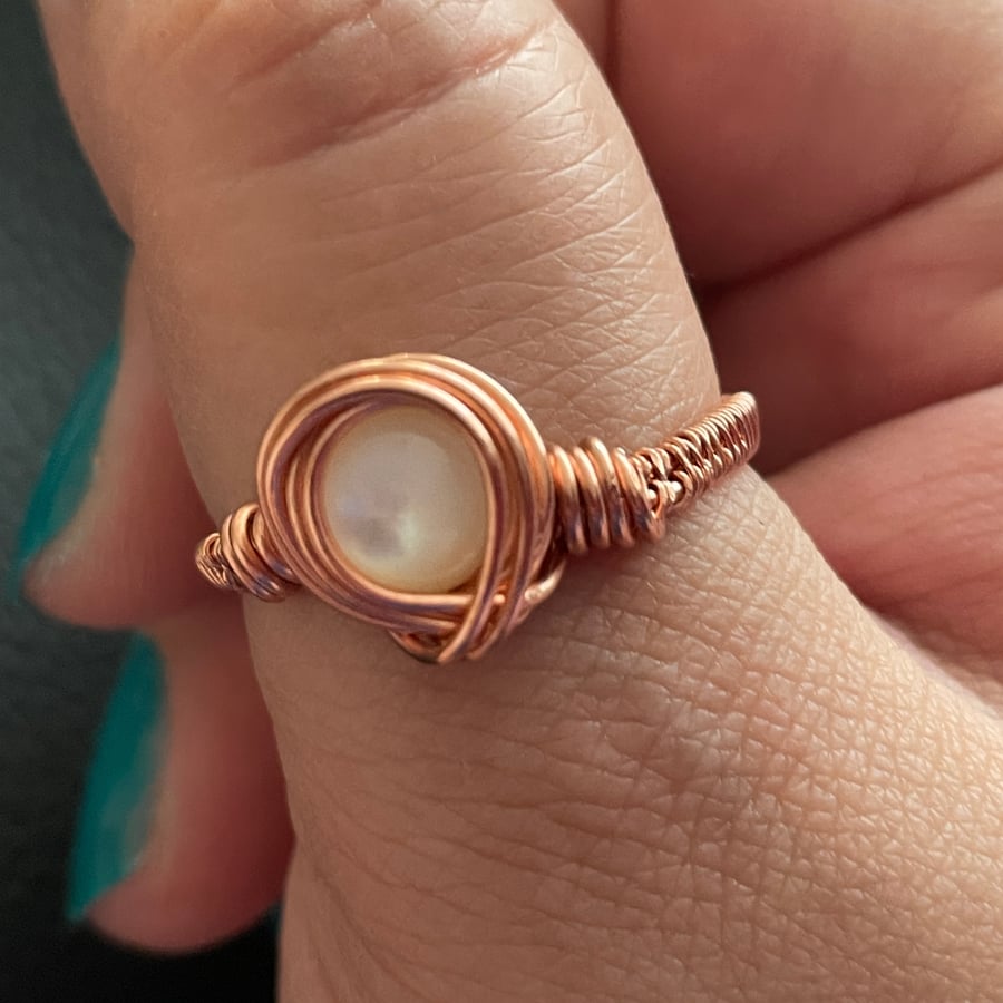 Mother Of Pearl Wire Copper Ring Size 10.5 (V)