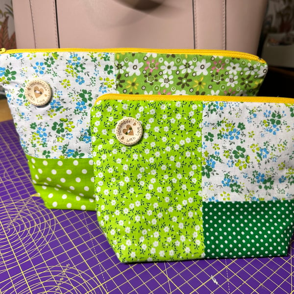 Set of 2 cosmetic bags 