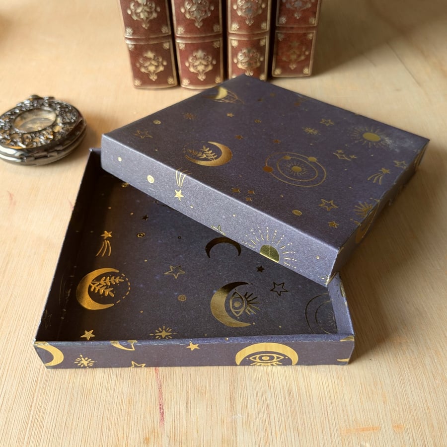 Night Skies 'Gold Moons' - A handmade, ultra-thin gift box (Code: FBNSGM)