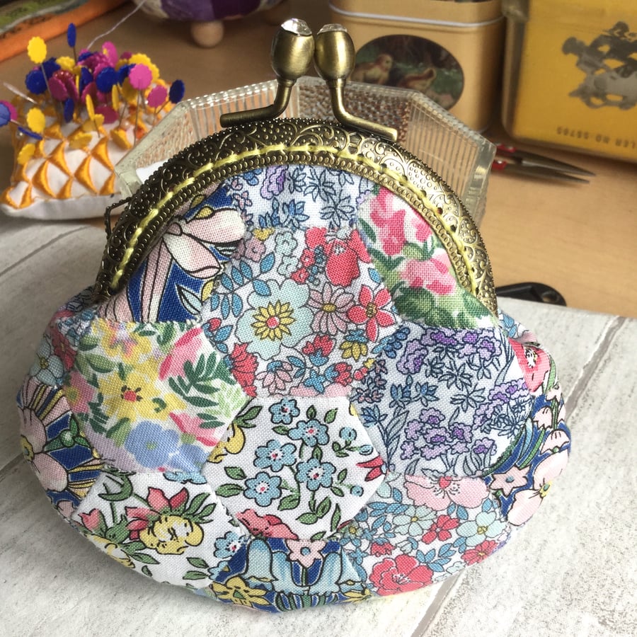 Liberty Print English Paper Pieced Clasp Coin Purse
