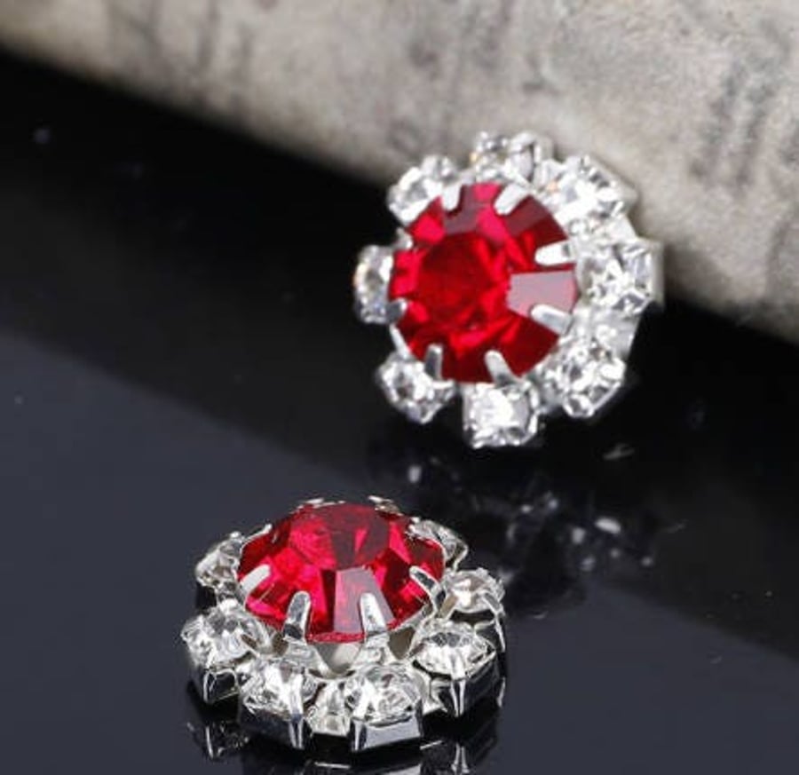 10 x Silver Round Rhinestone Diamante Crystal Embellishment 12mm Flat Back Red C