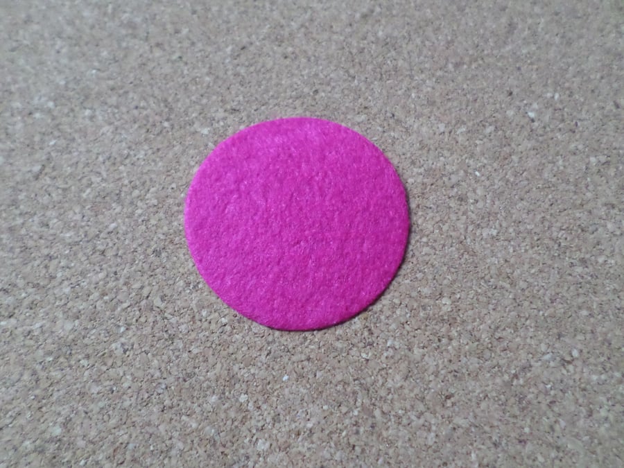 10 x Felt Circles - 40mm - Bright Pink 