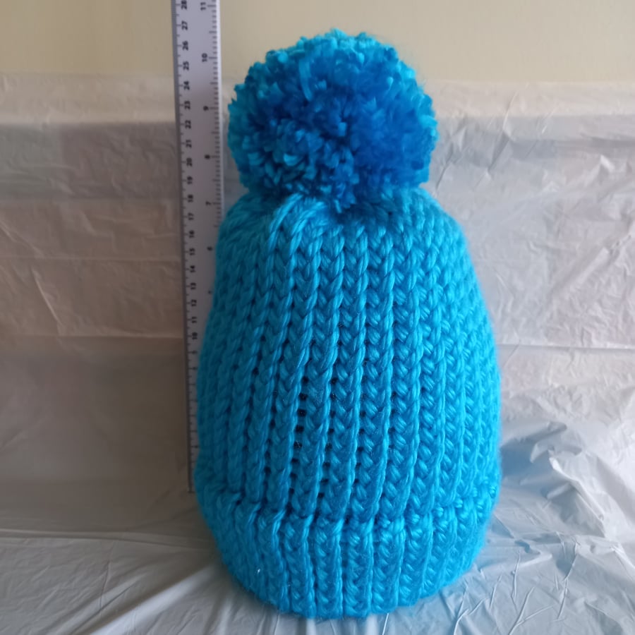 Soft & Warm Woolly Bobble Hat (bright blue) – one size, to fit adult 