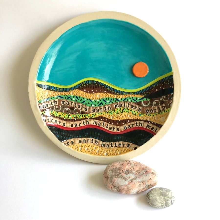 EARTH MATTERS HANDMADE HANDPAINTED STONEWARE CERAMIC DISH