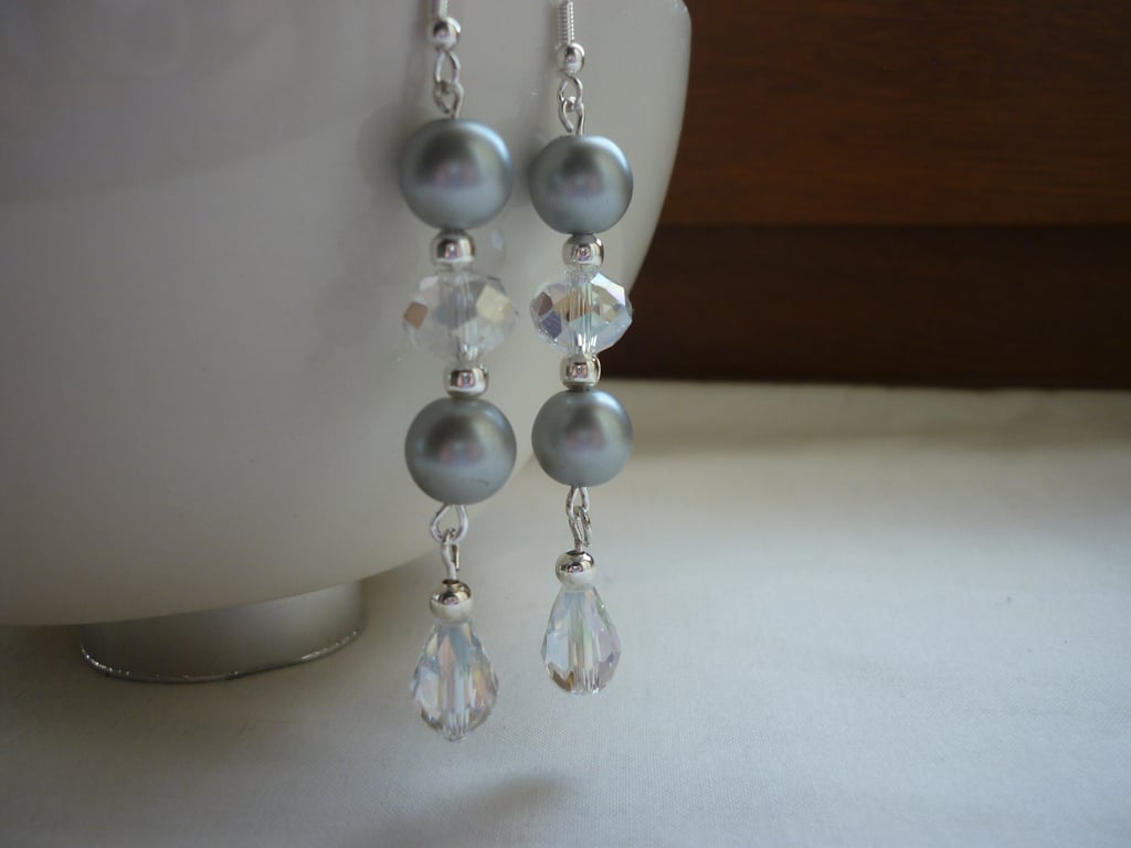 MATT SILVER GREY AND CRYSTAL DANGLE EARRINGS.  631