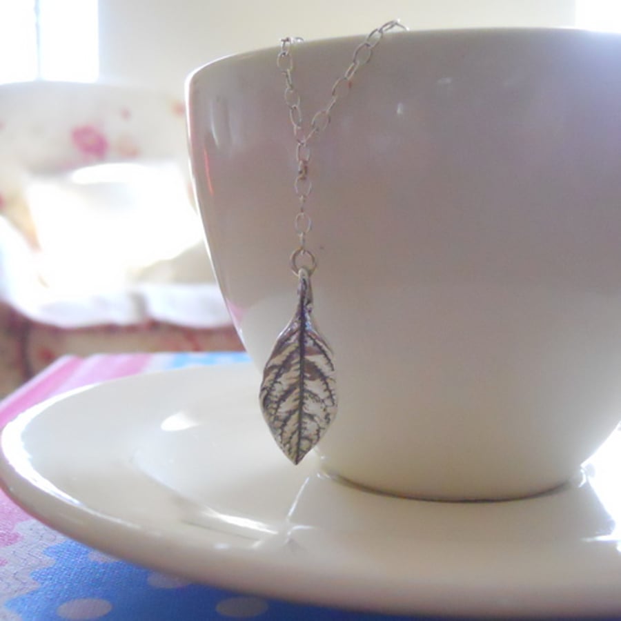 Sterling silver simple leaf pendant 