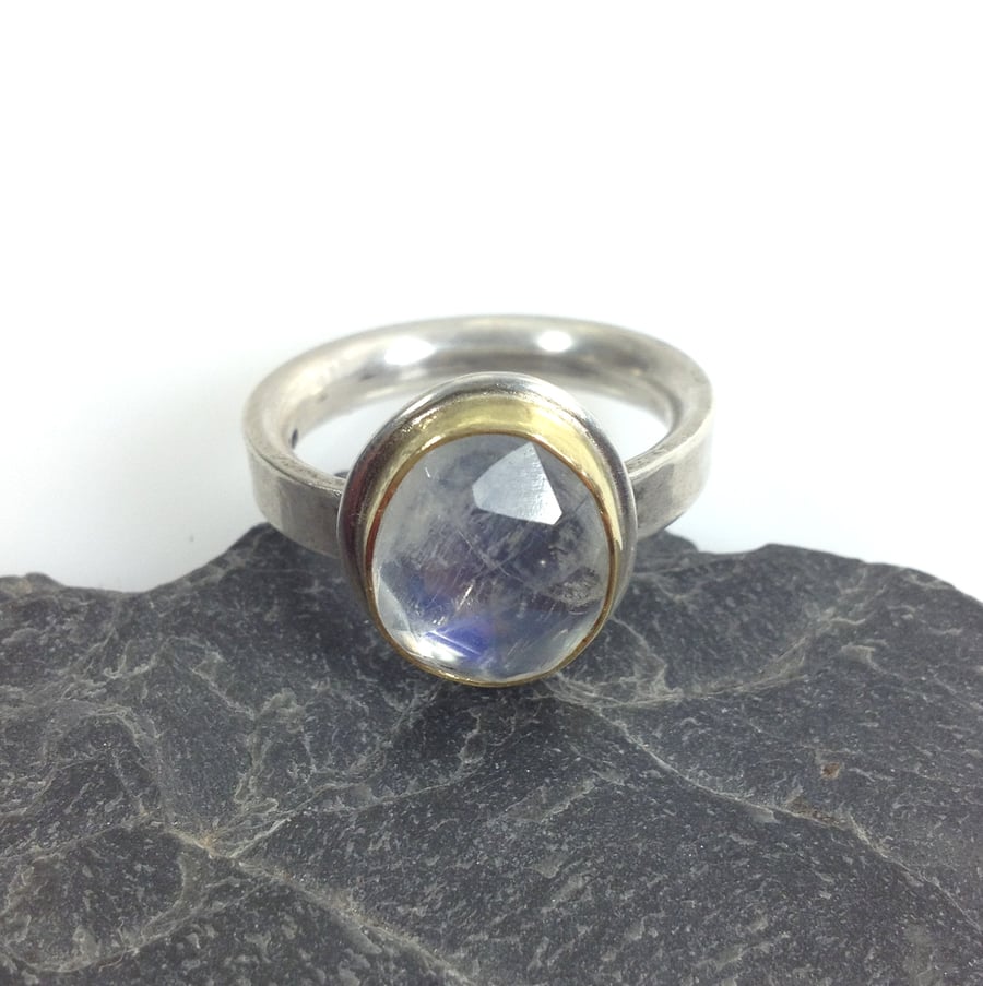 Silver 18ct gold and blue moonstone ring 