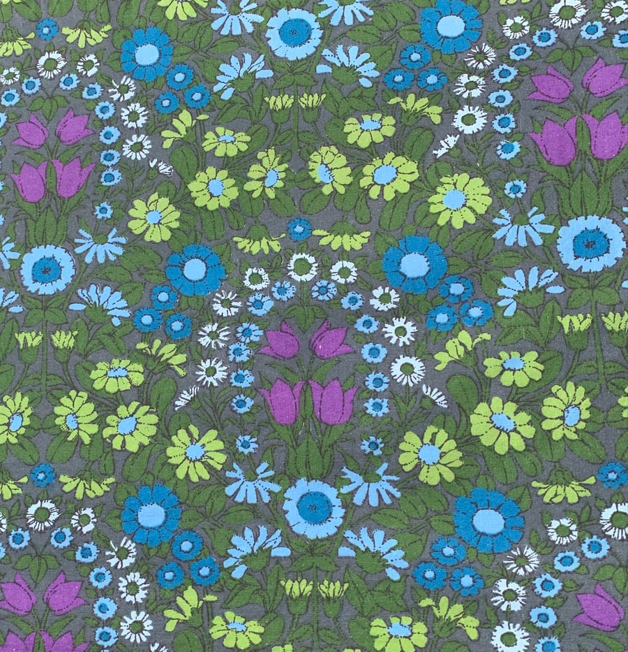 RETRO Dark Flower DAISY CHAIN by Pat Albeck  60s 70s Jonelle Vintage Fabric