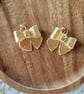 Gold bow dangle earrings. - Image 8