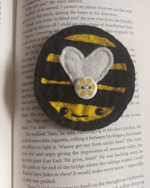 'Bumble bee' bookmark,love to read,books,reading,bees,reading buddy,handmade,(B)