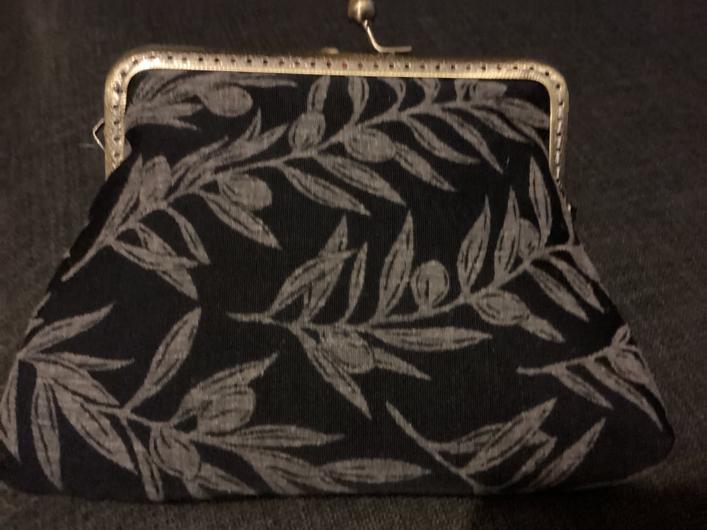 Dark Grey with light grey leaves and berries clasp purse