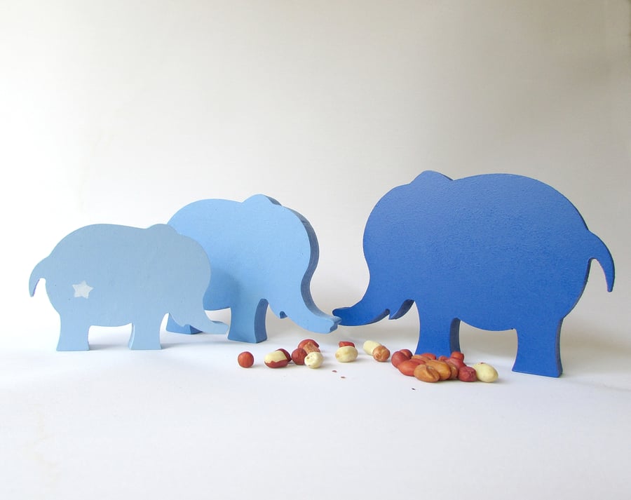 3 Elephants in a row, set of mdf Elle's Mama, Papa & Baby