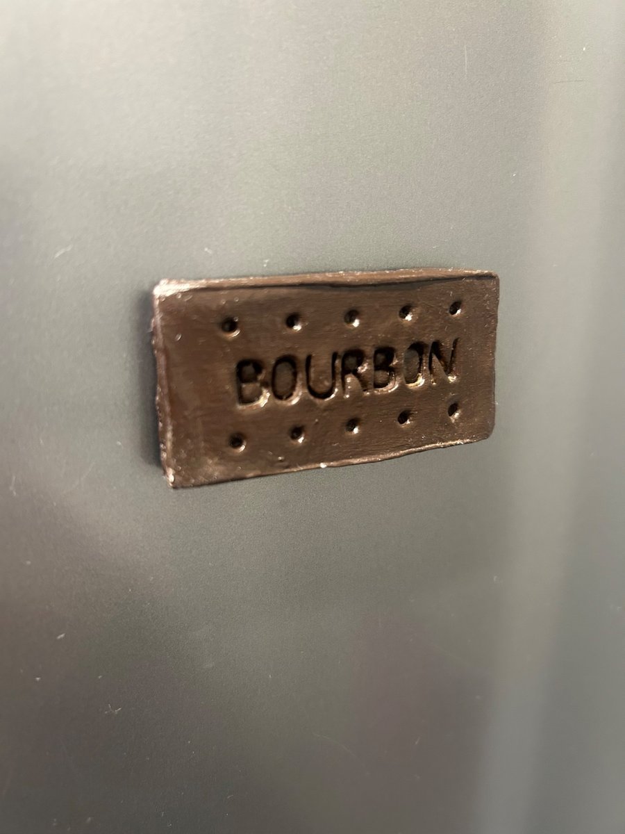 Bourbon biscuit magnet