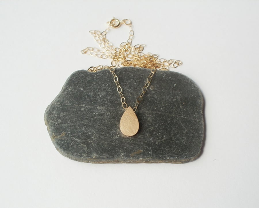 raindrop teardrop necklace in 9ct yellow gold