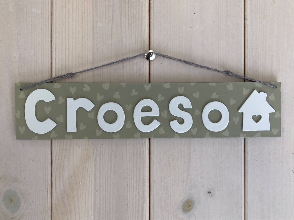 Welsh Hanging Door Sign "Croeso" in olive green.