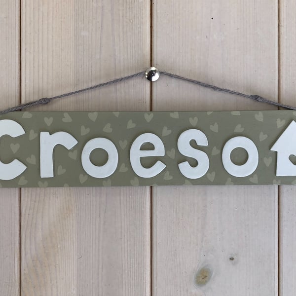 Welsh Hanging Door Sign "Croeso" in olive green.