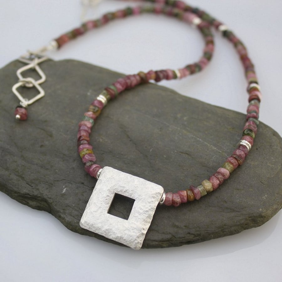 Silver and tourmaline necklace Quadrat