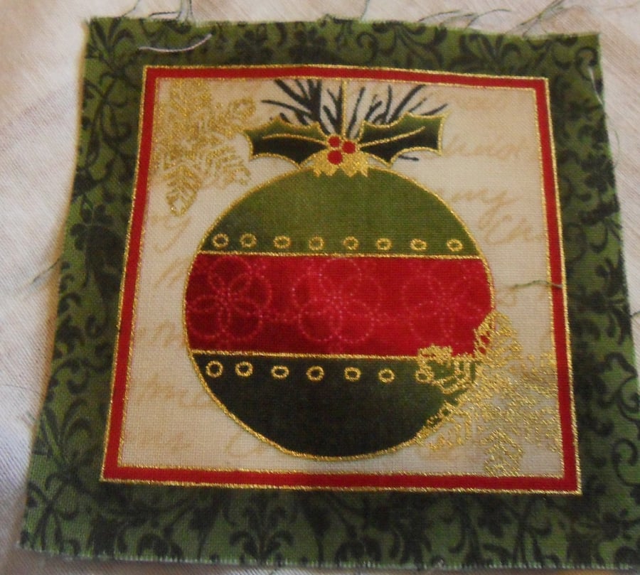 100% cotton fabric squares. Green, red bauble (96)