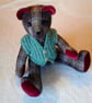 Collectable tweed teddy bear 'Hamish' with knitted wool waistcoat and hat - Image 10