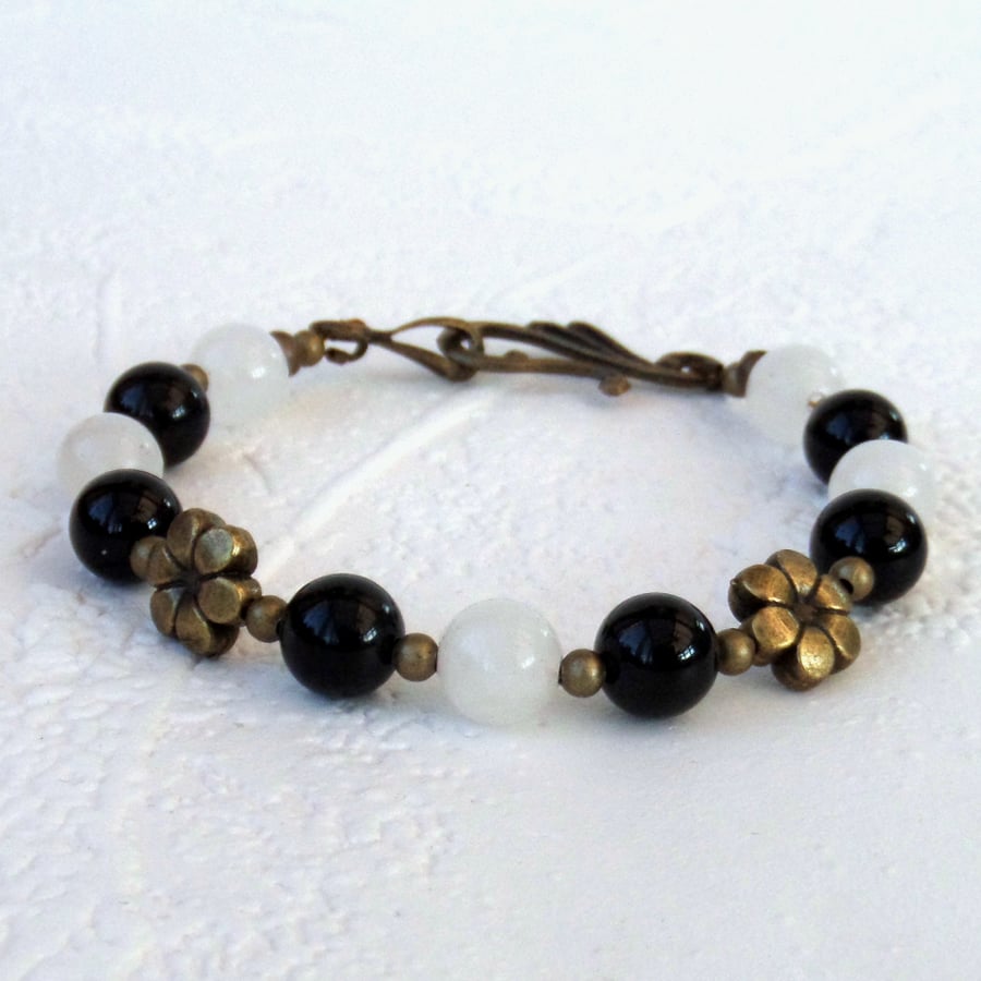 Black and white jade handmade bronze bracelet