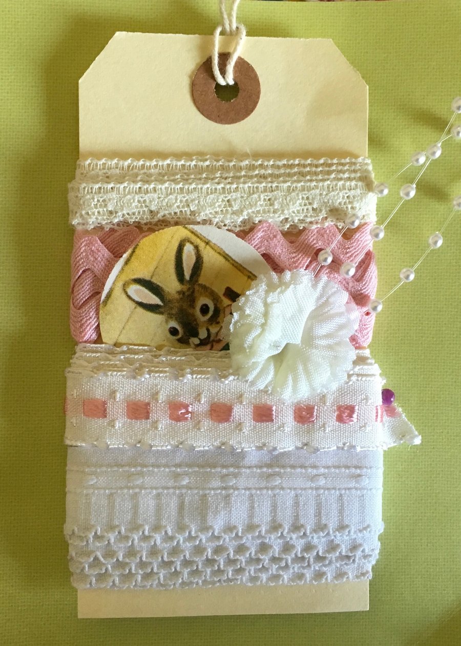 Vintage trim lace ric rack etc on a tag! Lovely gift ….with surprise freebie!