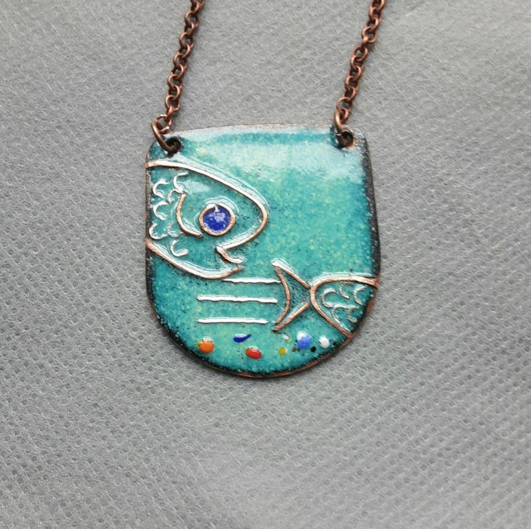 BEAUTIFUL ENAMELLED NECKLACE WITH COPPER FISH IN SEA GREEN